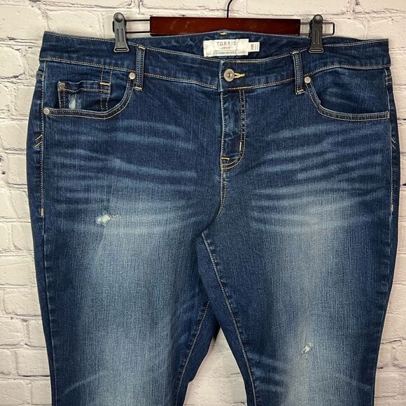 Torrid Plus-Size Crop Boyfriend Straight Vintage Stretch Mid-Rise Jean size 20R - Picture 4 of 9